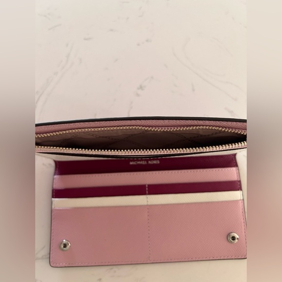 Michael Kors Wallet- NWOT - Picture 5 of 16